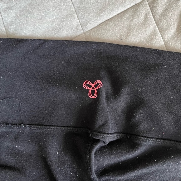 Aritzia TNA Leggings - Picture 3 of 3